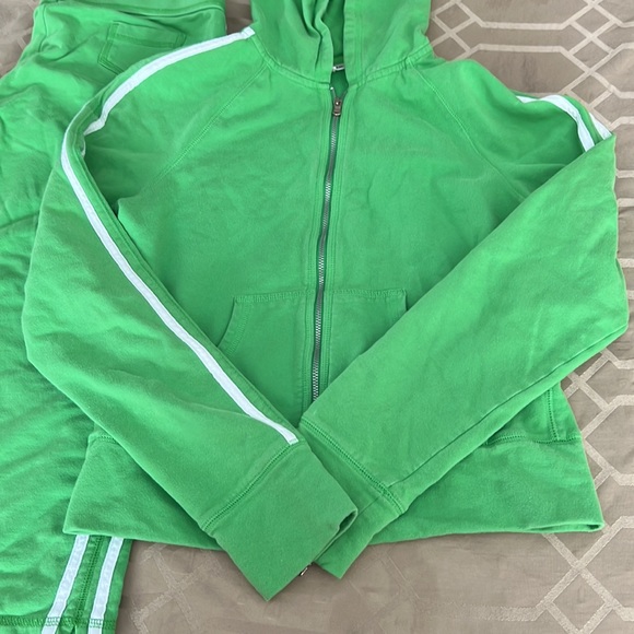 Express tracksuit - Picture 2 of 14
